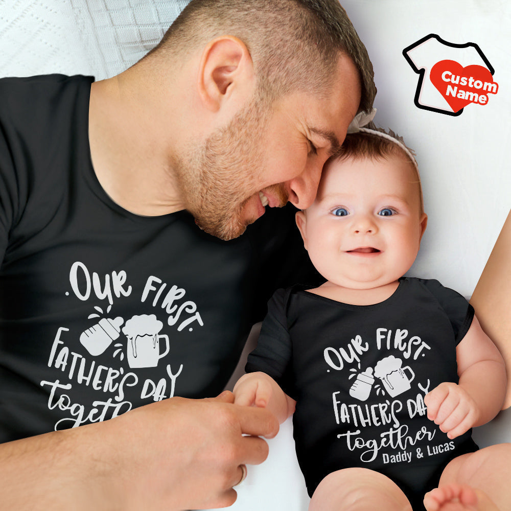 Kundenspezifisches Name Shirt Unser erster Vatertag zusammen Geschenke für Papa Babyflasche Papa und Baby passende Outfits