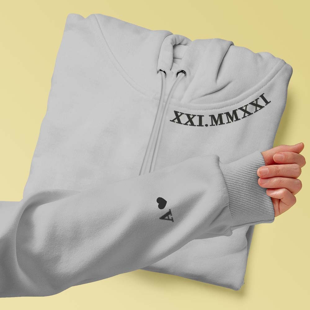 Personalisierter Kapuzenpullover Mit Gestickten Römischen Ziffern, Daten Und Initialen, Einzigartiges Jubiläumsgeschenk