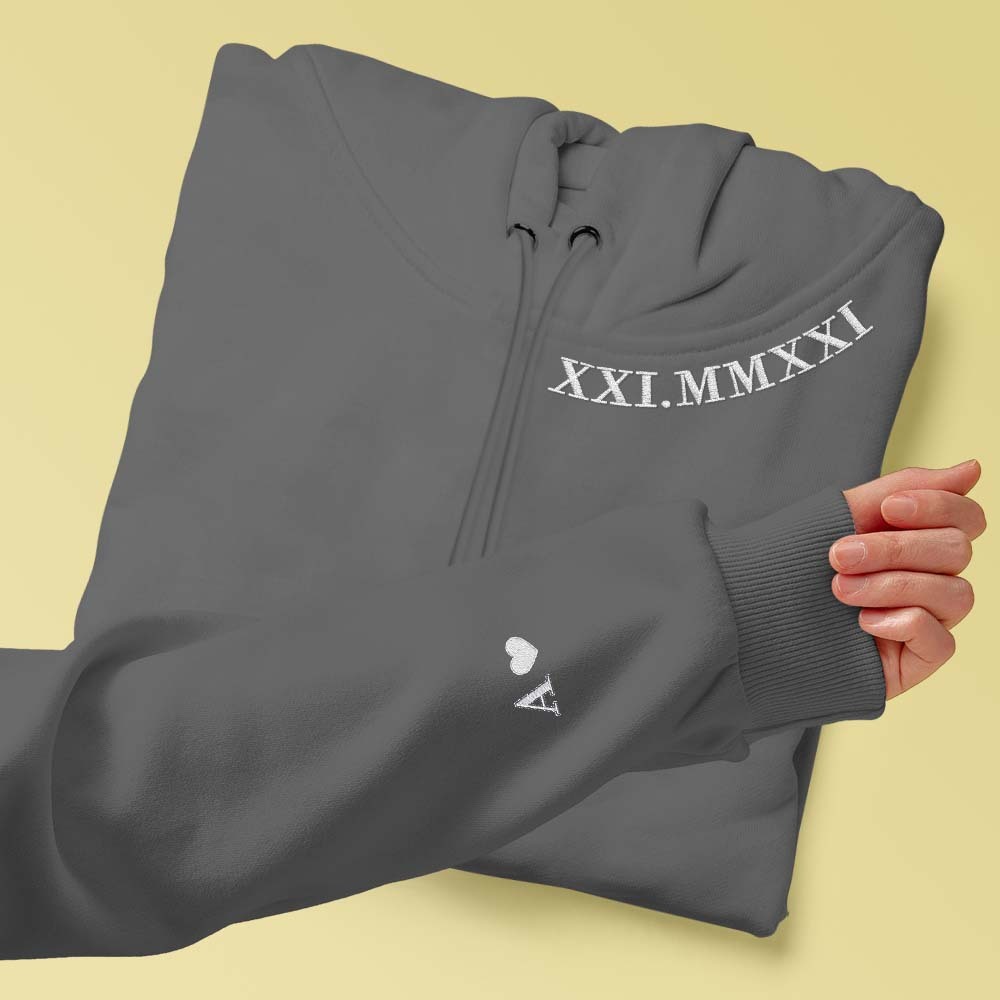 Personalisierter Kapuzenpullover Mit Gestickten Römischen Ziffern, Daten Und Initialen, Einzigartiges Jubiläumsgeschenk