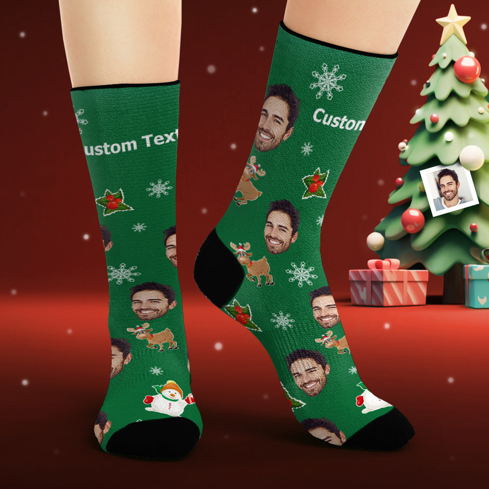 Benutzerdefinierte Gesichtssocken, Personalisiertes Foto, Grüne Socken, Niedliche Weihnachtselemente, Weihnachtsgeschenke - DePhotoBoxer
