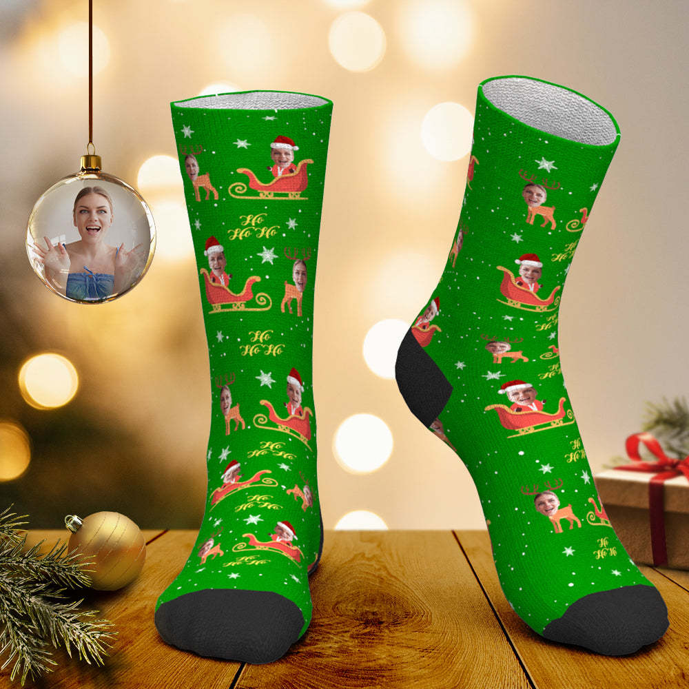 Benutzerdefinierte Gesichtssocken, Personalisierte Fotosocken, Weihnachtsmannsocken, Weihnachtsgeschenk – Elch, Der Einen Schlitten Zieht - DePhotoBoxer