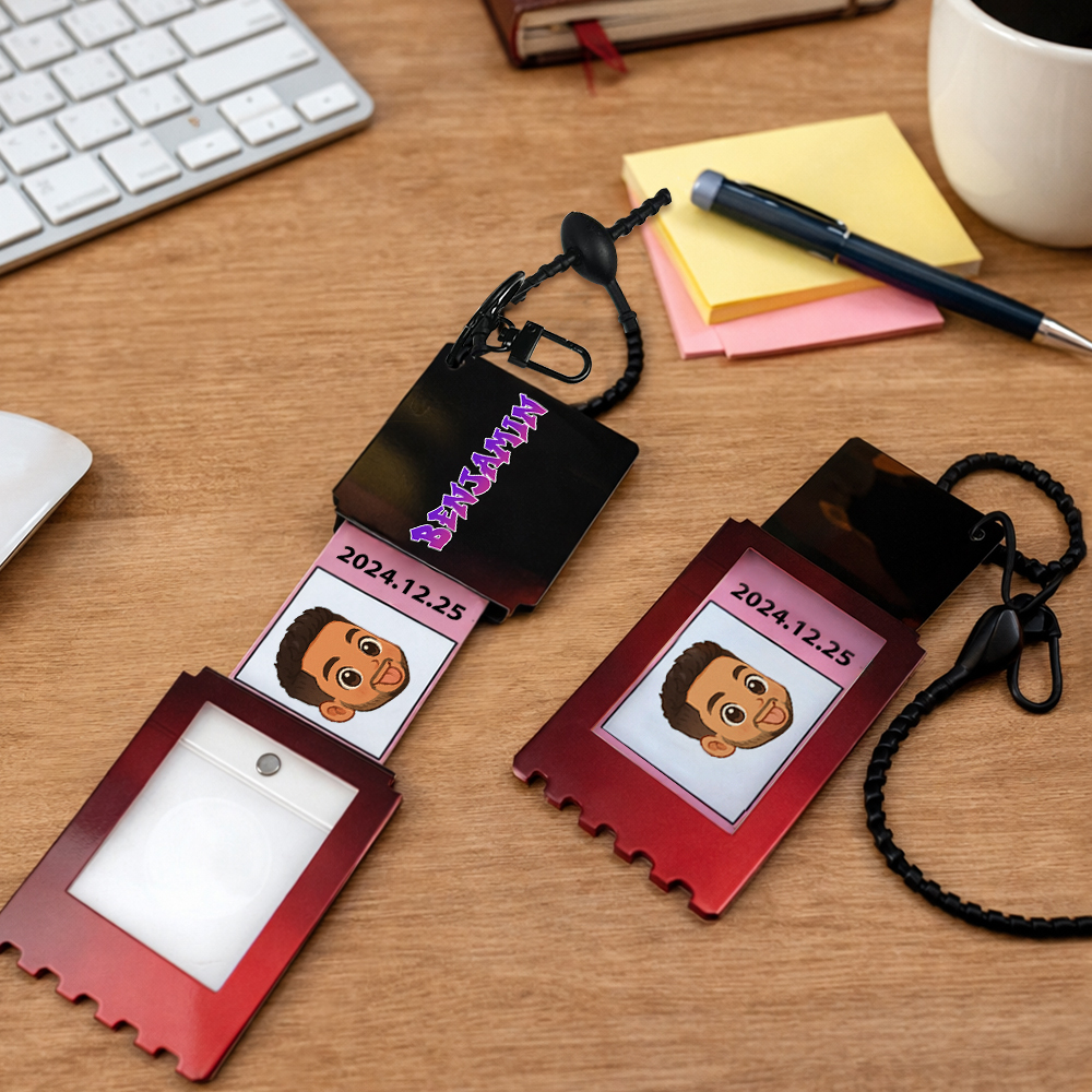 Personalisierter Nfc-schlüsselanhänger Mit Ausziehbarem Ticket – Eine Erinnerung, Die Sie Durch Aufschieben Und Antippen Wiedererleben Können.