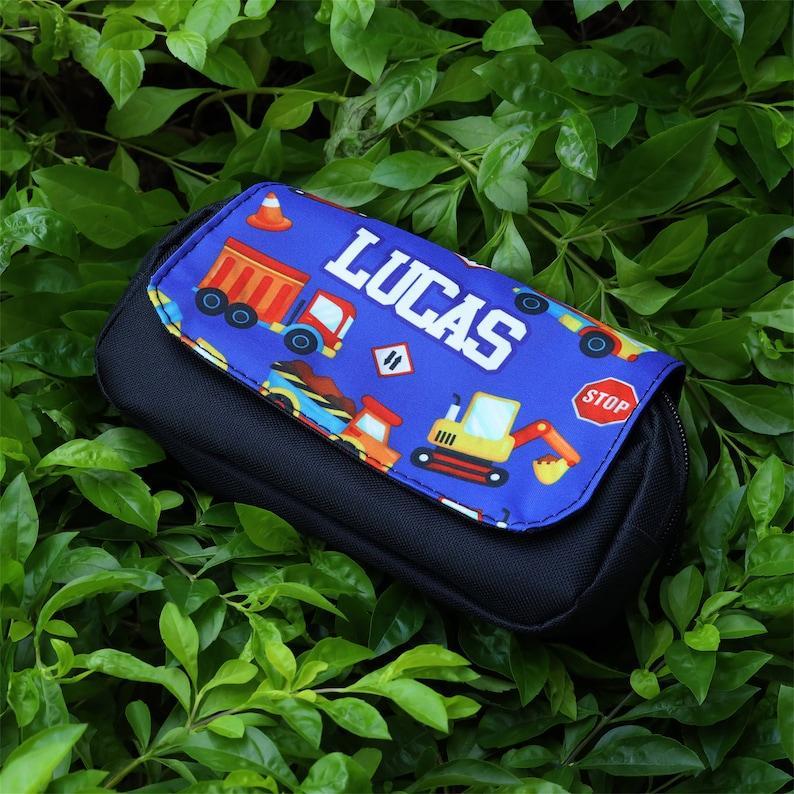 Federmäppchen Mit Individuellem Namen Für Kinder, Geburtstagsgeschenk Für Jungen, Geschenk Zum Schulanfang Für Den Sohn, Vorschulzubehör, Reißverschlusstasche, Reisetasche