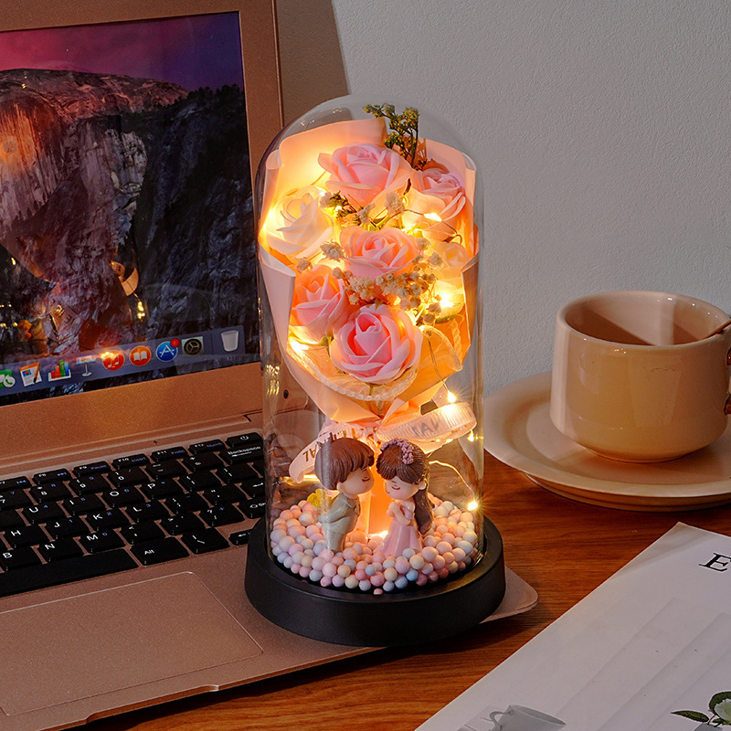 Glaskuppel Mit Konservierter Rose – Led-beleuchtete Pärchenfigur, Dekoration, Valentinstagsgeschenk - meinemondlampe