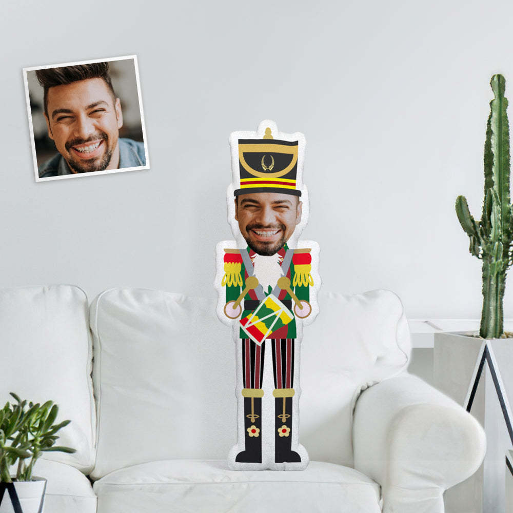 Face Photos Minime Dolls Personalisierter Nussknacker, Der Die Trommeln Schlägt, Um Minime Pillow Dolls Zu Gewinnen - meinemondlampe