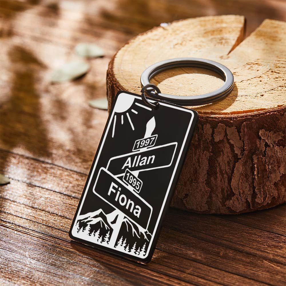 Personalisierter Schlüsselanhänger Mit Namen Und Datum, Straßenschild, Personalisiertes Geschenk Zum Jahrestag Der Kreuzung Der Liebe Für Paare - meinemondlampe