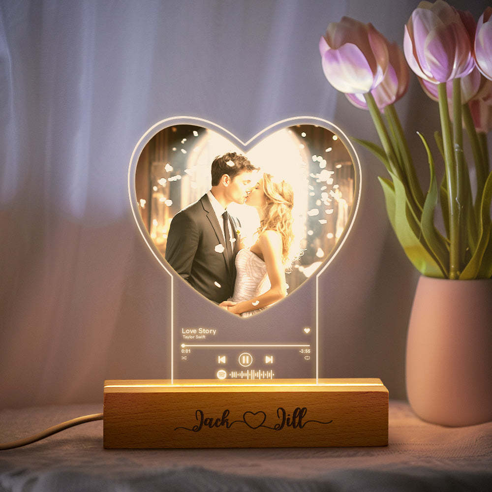 Personalisierte Foto-herzförmige Acryllampe, Individuelles Nachtlicht Mit Graviertem Holzsockel, Geschenk Für Paare - meinemondlampe