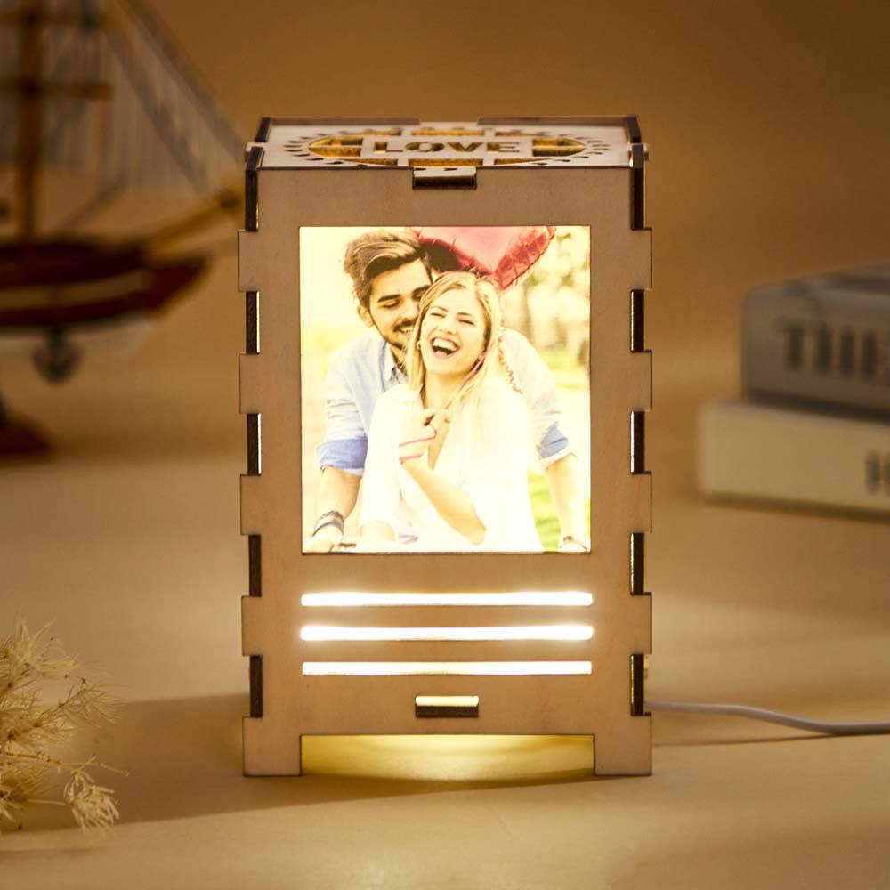 Benutzerdefinierte Vierseitige Fotos Holzlampe Tisch Nachtlicht Dekoration Geschenk Für Liebhaber - meinemondlampe
