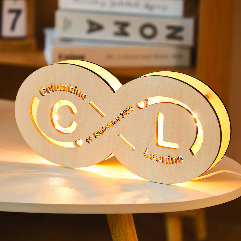 Benutzerdefinierter Name Und Datum Infinity Love Sign Nachtlicht Mit Initialen Holzlampe Für Liebhaber - meinemondlampe