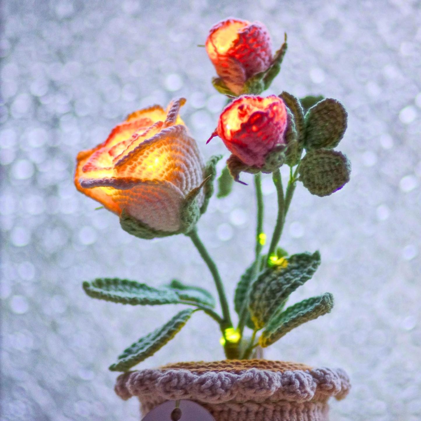 Gehäkelte Rose/Maiglöckchen – Romantisches LED-Nachtlicht, Leuchtende Strickblume Für Sie - meinemondlampe