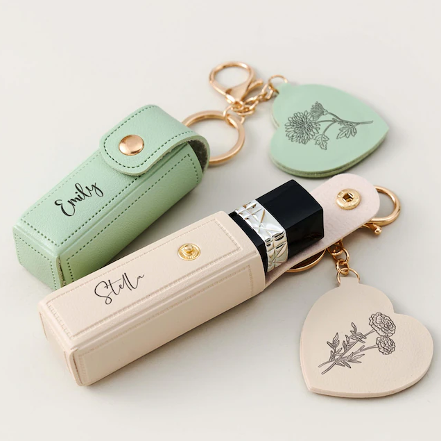 Lippenstift-schlüsselanhänger Mit Gravierter Geburtsblume Und Spiegel, Personalisiertes Lippenbalsam-etui Aus Pu-leder, Individuelles Geburtstagsgeschenk Für Sie, Weihnachtsgeschenk