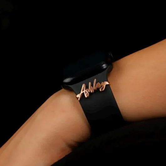 Dije Para Correa De Reloj En Plata De Ley. ¿joyería Personalizada Para Reloj? ¿dije Para Correa De Reloj? Dije Con Nombre Personalizado Para Correa De Reloj. - santacalcetines