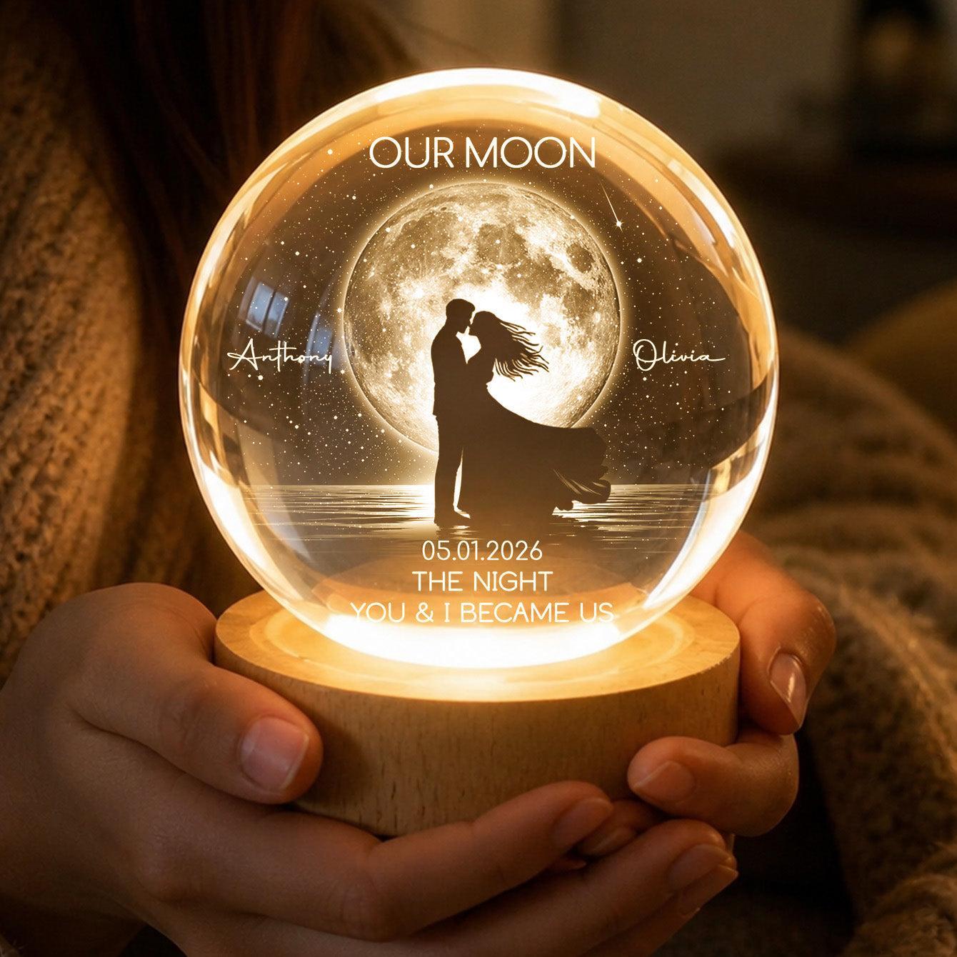 Coppia Con Fasi Lunari Che Si Bacia Al Chiaro Di Luna - Luce Notturna LED Personalizzata Con Sfera Di Cristallo - Regalo Romantico Per Marito, Moglie E Coppie - mymoonlampit
