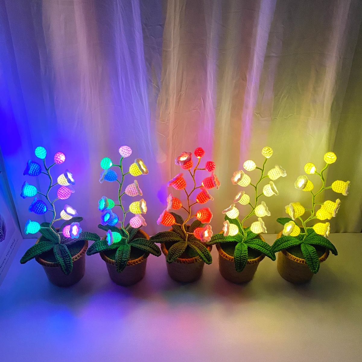 Mughetto All'uncinetto Con Luce Led - Decorazione Per L'ambiente Domestico Con Fiori In Vaso Lavorati A Maglia E Luminosi - mymoonlampit
