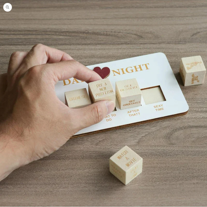Dadi In Legno Per Data E Notte Gioco Di Dadi Per Coppie Impertinenti Per Lui Kit Di Dadi Per Coppie Portatili Divertenti Per Adulti Donne Uomini Marito Fidanzata Fidanzato San Valentino Sposa Matrimonio Addio Al Nubilato - mymoonlampit
