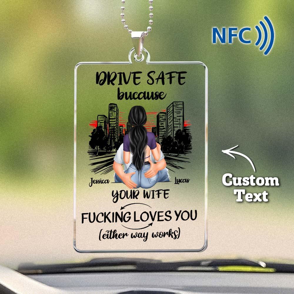 Personalisiertes Rückspiegel-zubehör. Fahren Sie Sicher, Weil Ihre Frau Sie Verdammt Liebt - FotoSocken