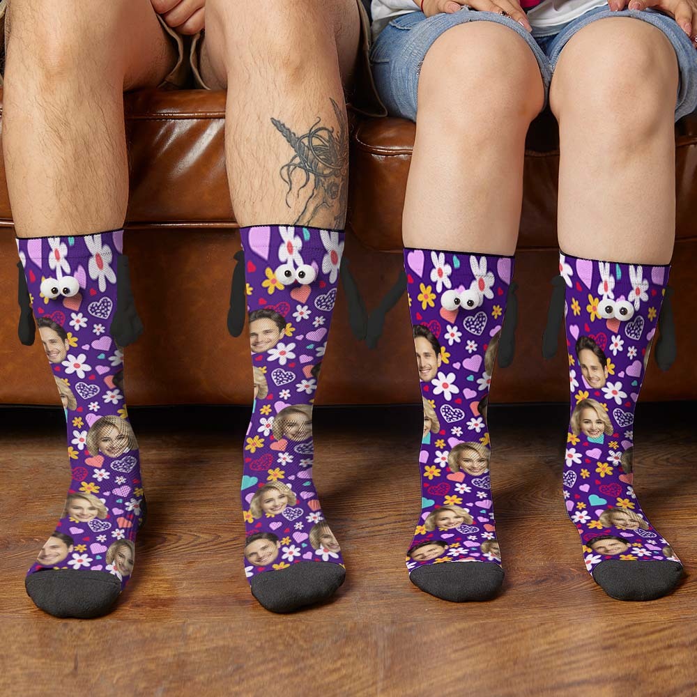Benutzerdefinierte Gesichtssocken Lustige Puppe Mid Tube Lila Socken Magnetische Hände Haltende Socken Kleine Gänseblümchen Valentinstagsgeschenke - 