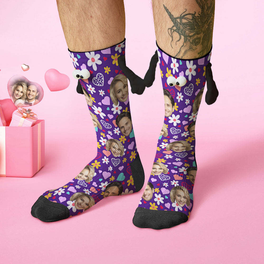 Benutzerdefinierte Gesichtssocken Lustige Puppe Mid Tube Lila Socken Magnetische Hände Haltende Socken Kleine Gänseblümchen Valentinstagsgeschenke - 