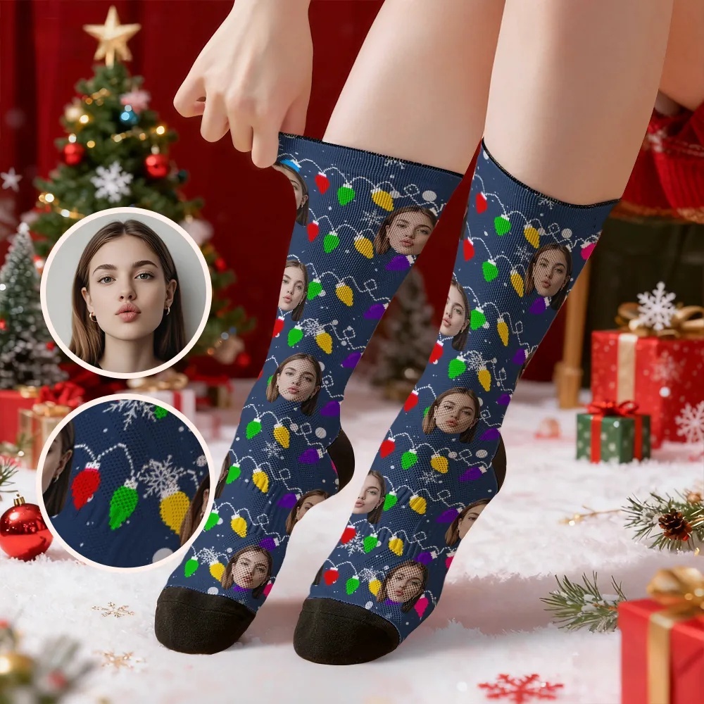 Individuell Gestaltete, Mehrfarbige Weihnachtssocken Mit Lichterkette – Das Perfekte Weihnachtsgeschenk Für Die Ganze Familie - FotoSocken
