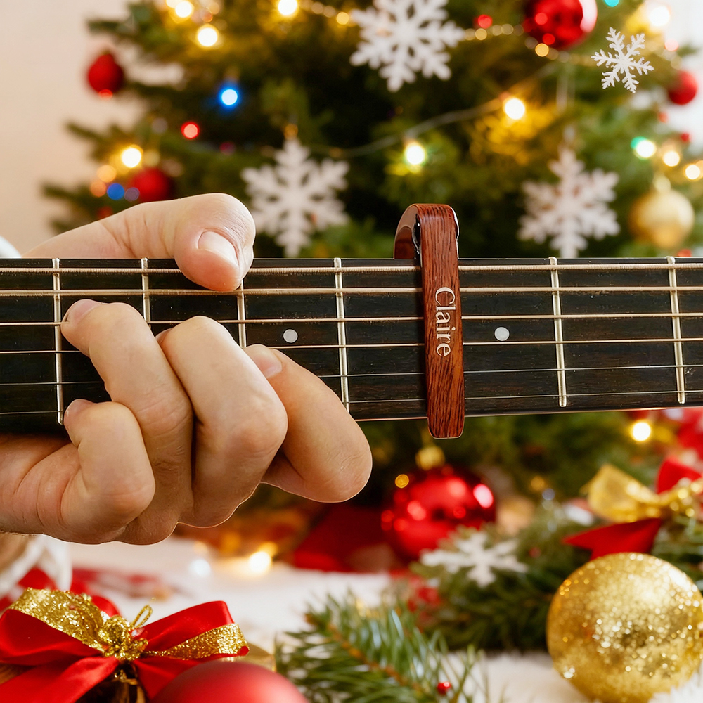 Personalisierter Gitarren-capo Aus Metall Mit Namensgravur – Musikgeschenk Für Väter, Die Gitarre Spielen – Individueller Capo Mit Holzmaserung - FotoSocken