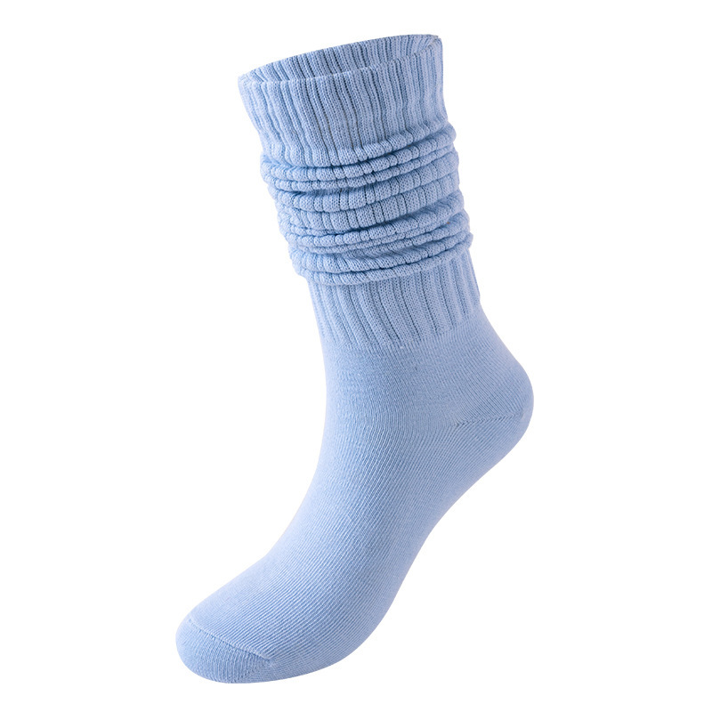 Slouch-socke Mit Anhängern. Jedes Paar Ist Frei Gestaltbar. Machen Sie Ihre Eigenen Diy-junk-socken & Broschen-anstecknadeln, Die Im Trend Liegen - FotoSocken