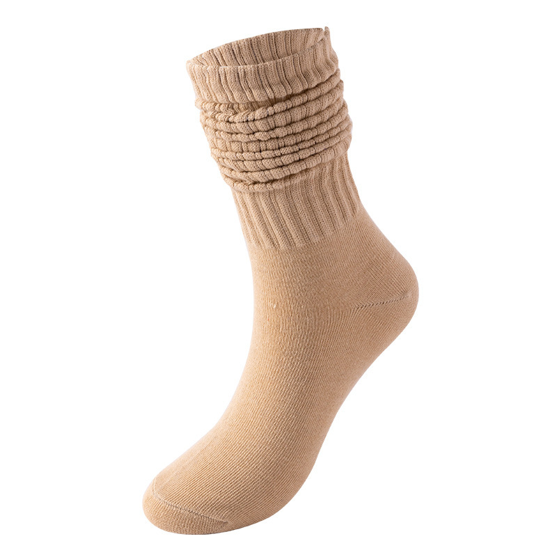 Slouch-socke Mit Anhängern. Jedes Paar Ist Frei Gestaltbar. Machen Sie Ihre Eigenen Diy-junk-socken & Broschen-anstecknadeln, Die Im Trend Liegen - FotoSocken