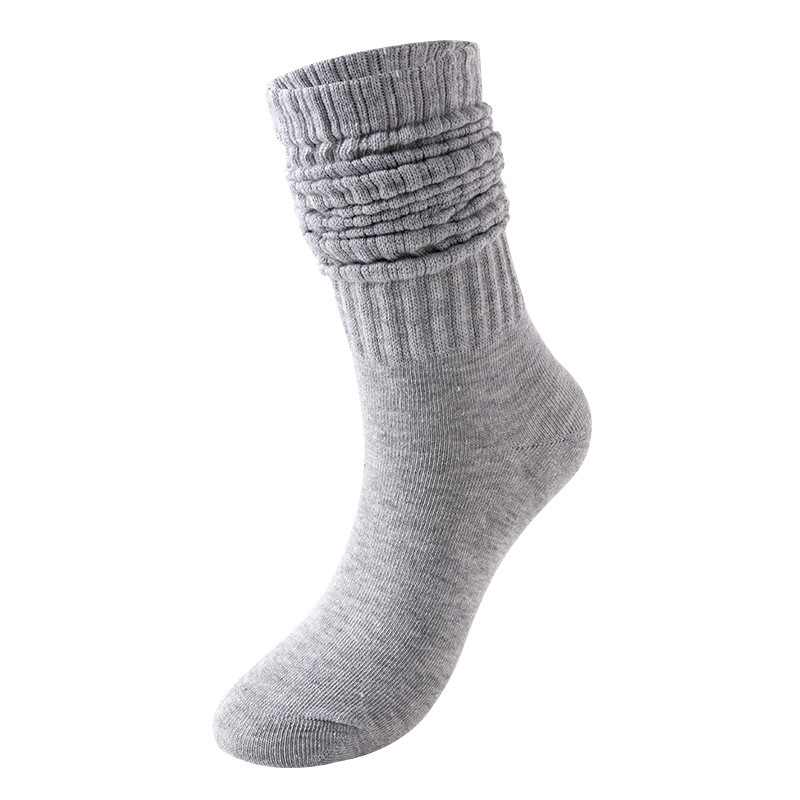 Slouch-socke Mit Anhängern. Jedes Paar Ist Frei Gestaltbar. Machen Sie Ihre Eigenen Diy-junk-socken & Broschen-anstecknadeln, Die Im Trend Liegen - FotoSocken