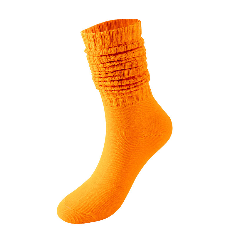 Slouch-socke Mit Anhängern. Jedes Paar Ist Frei Gestaltbar. Machen Sie Ihre Eigenen Diy-junk-socken & Broschen-anstecknadeln, Die Im Trend Liegen - FotoSocken