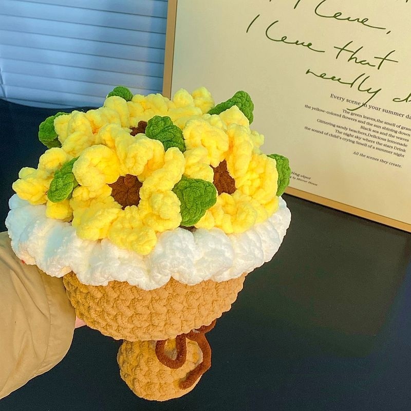 Handgemachte Diy Gewebte Eislinie Mit Einem Rosenstrauß, Fertiges Selbstgemachtes Häkelmaterial, Muttertagsgeschenk - FotoSocken