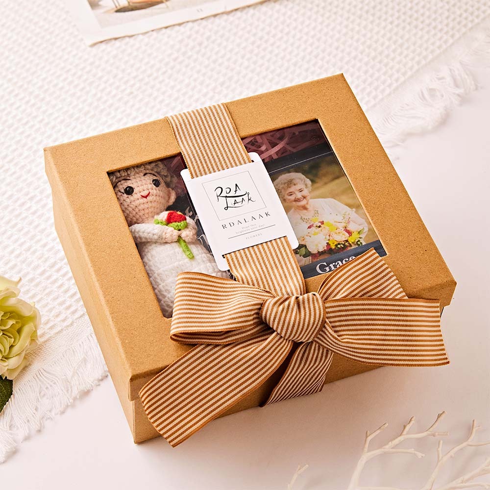 Braune Geschenkbox Für Häkelpuppen -