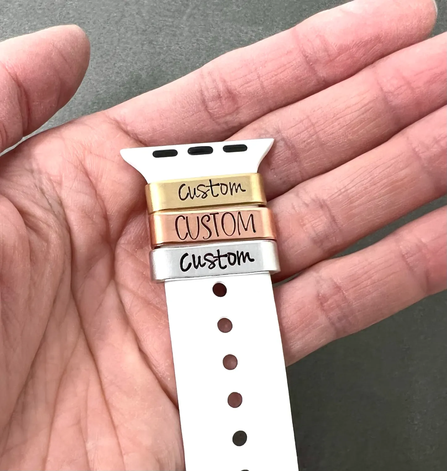 Personalisierter Uhrenarmband-charm, Smartwatch-charm, Handgestempeltes Personalisiertes Geschenk, Krankenschwesterwoche, Abschlussgeschenk, Name - FotoSocken