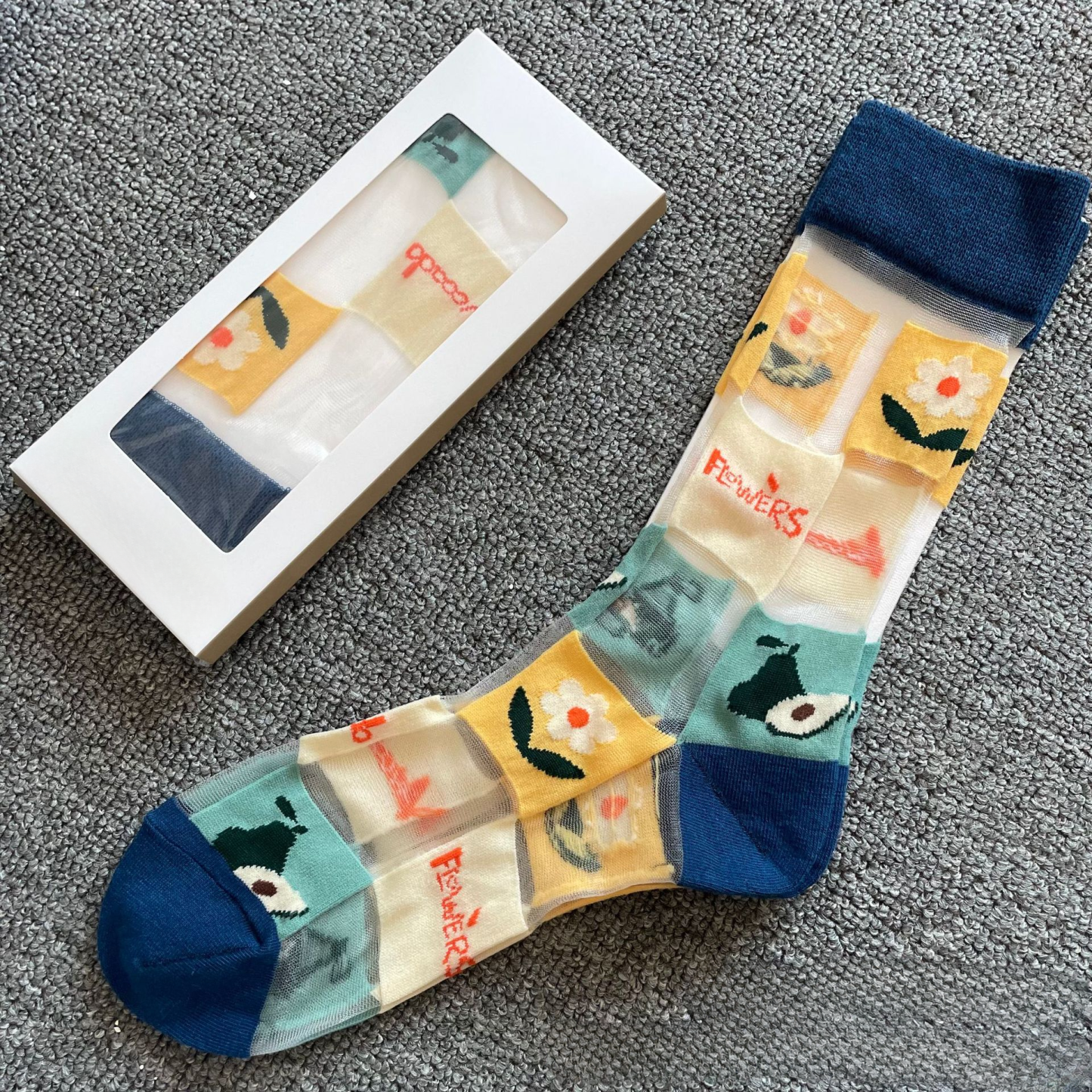 Dames Mini-kousjes Met Kristallen En Een Grappige Transparante Tekening Voor De Lente En Zomer. - SokkenFoto