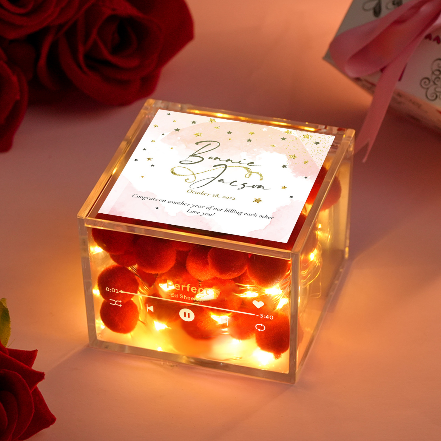 Jubileumgeschenken Gepersonaliseerde Mini-muziekplatenspeler Aangepaste Namen En Kalender In Een Acryldoos - SokkenFoto