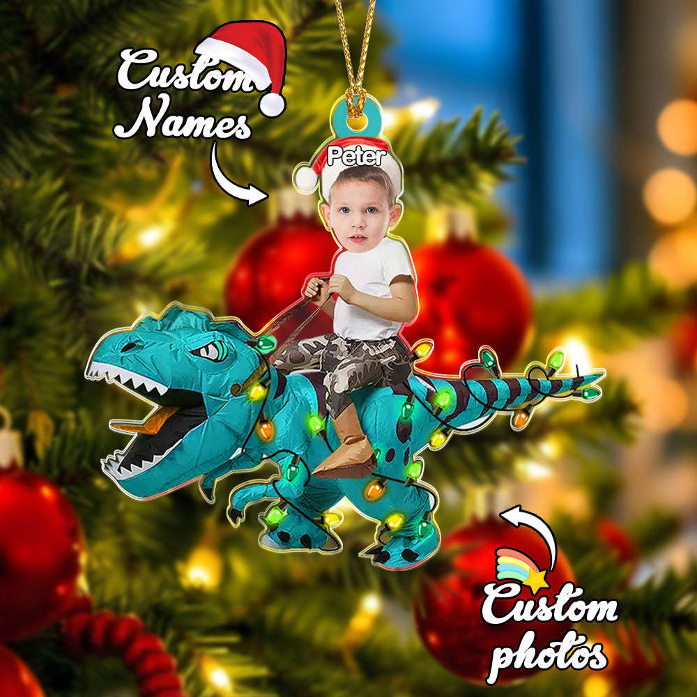 Gepersonaliseerde Cute Kid Rides The Dinosaurs Ornament Kerstcadeau Voor Kinderen - SokkenFoto