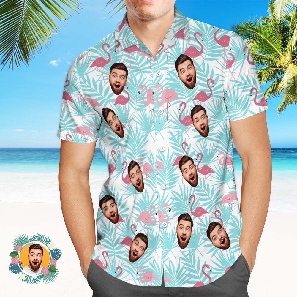 De Hawaiiaanse Overhemden Van Het Douanegezicht De Kleurrijke Lichtblauwe Flamingo's Zien Hawaiiaans Overhemd Onder Ogen