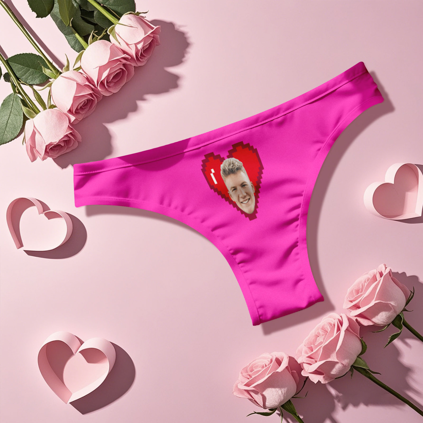 Gepersonaliseerde String Met Hartje En Gezichtje, Perfect Als Valentijnscadeau Voor Haar. - SokkenFoto