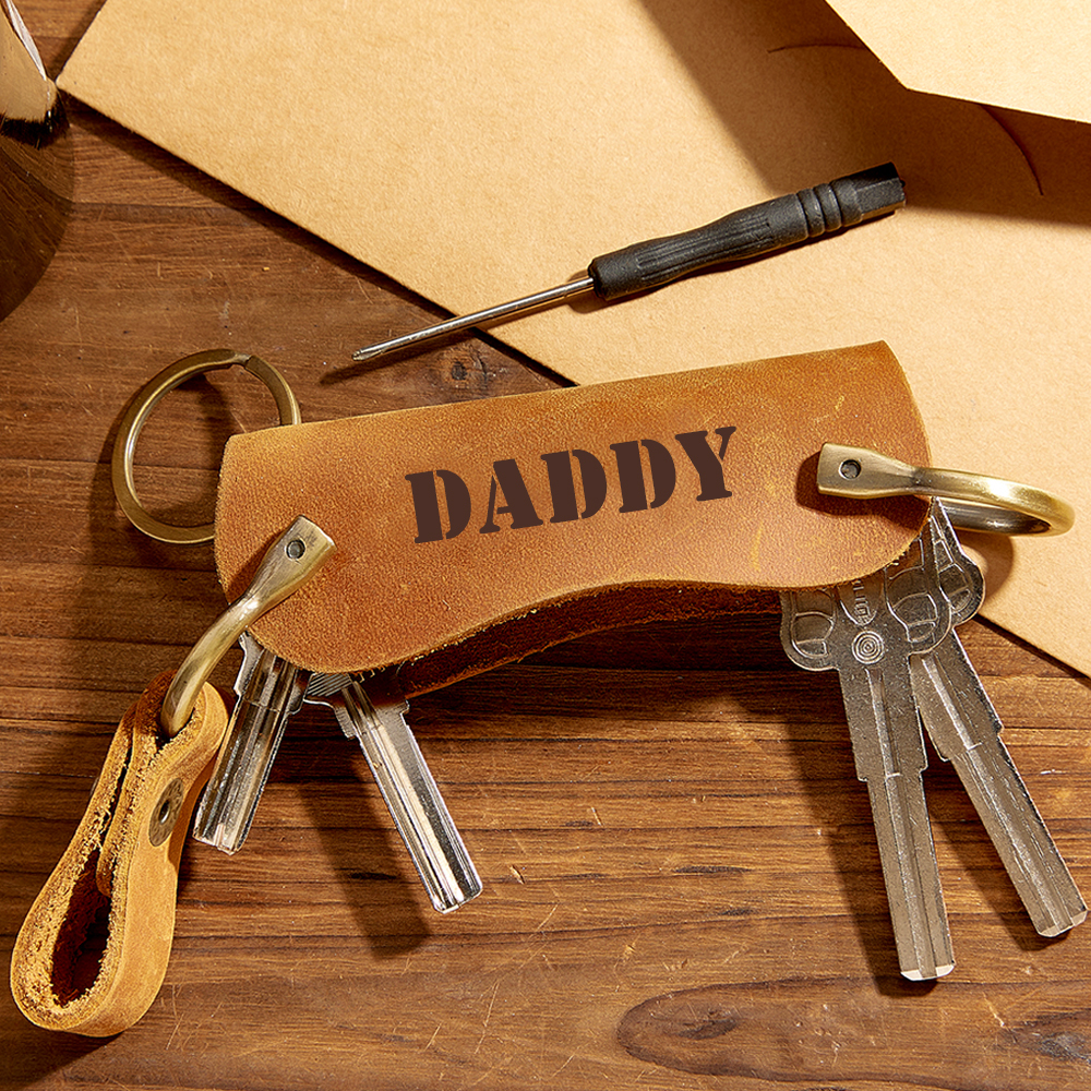 Gepersonaliseerde Lederen Sleutelhanger Houder Sleutelhanger Auto Accessoires Sleutelhanger Bruidsjonkers Cadeau Voor Hem Vader Mannen Cadeau Voor Verjaardag Op Maat Gegraveerd - SokkenFoto