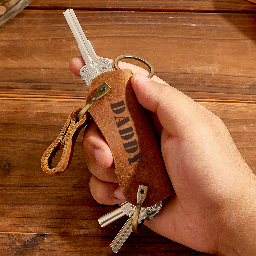 Gepersonaliseerde Lederen Sleutelhanger Houder Sleutelhanger Auto Accessoires Sleutelhanger Bruidsjonkers Cadeau Voor Hem Vader Mannen Cadeau Voor Verjaardag Op Maat Gegraveerd - SokkenFoto