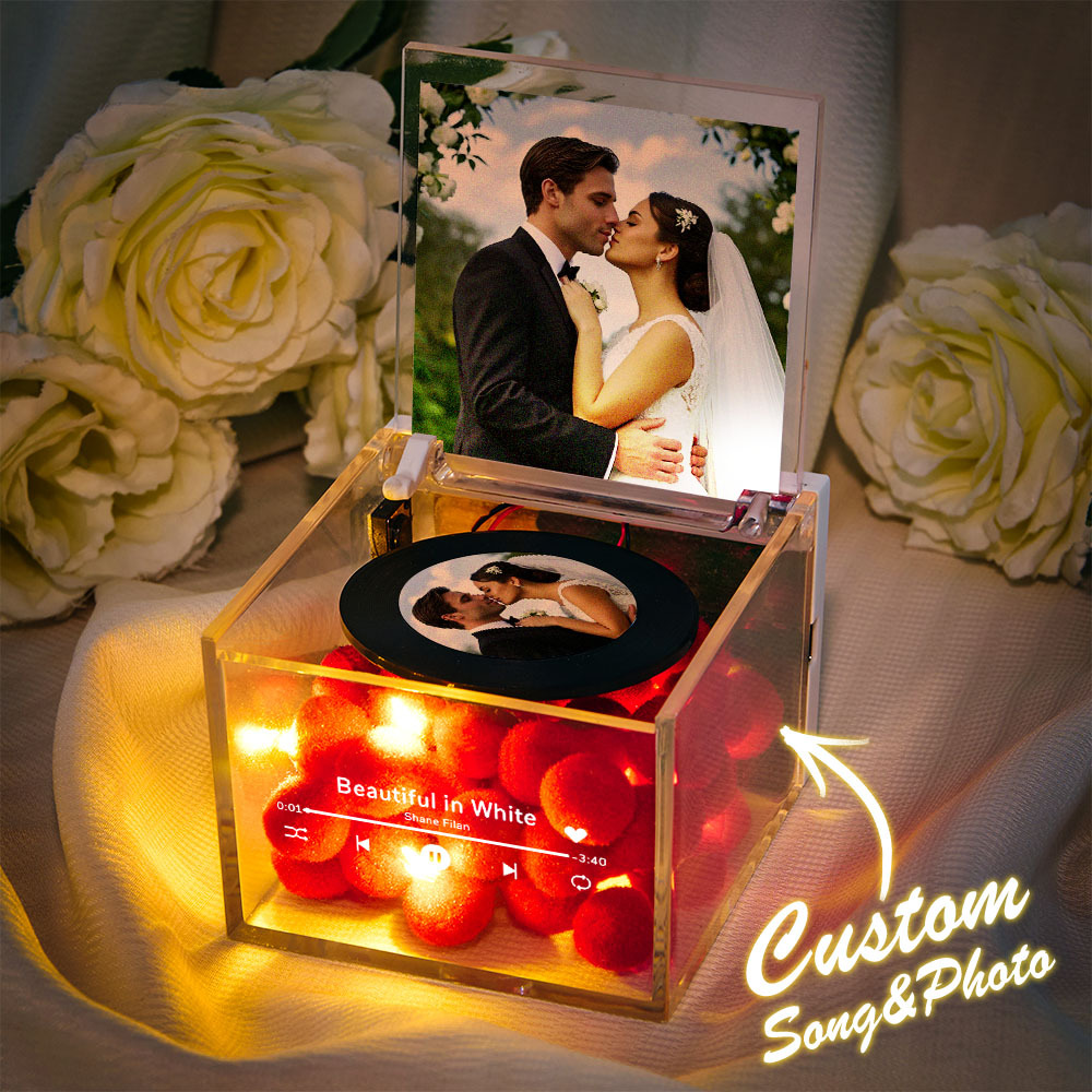 Gepersonaliseerde Mini-muziekplatenspeler Voor Bruiloften, Aangepaste Namen En Kalender In Een Acryldoos, Perfect Voor Pasgetrouwde Stellen - SokkenFoto