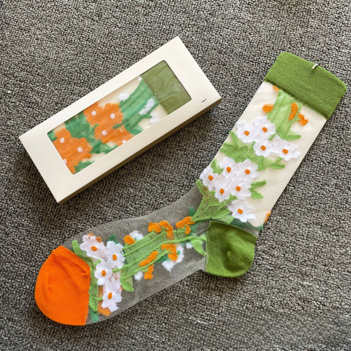 Dames Mini-kousjes Met Kristallen En Een Grappige Transparante Tekening Voor De Lente En Zomer. - SokkenFoto