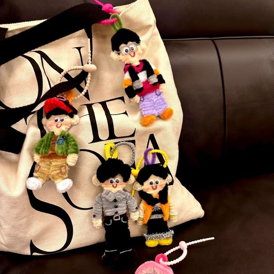 Handgemaakte Sleutelhanger Met Een Gepersonaliseerd Figuurtje, Gebaseerd Op Jouw Foto. - SokkenFoto