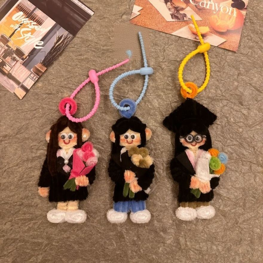 Handgemaakte Sleutelhanger Met Een Gepersonaliseerd Figuurtje, Gebaseerd Op Jouw Foto. - SokkenFoto