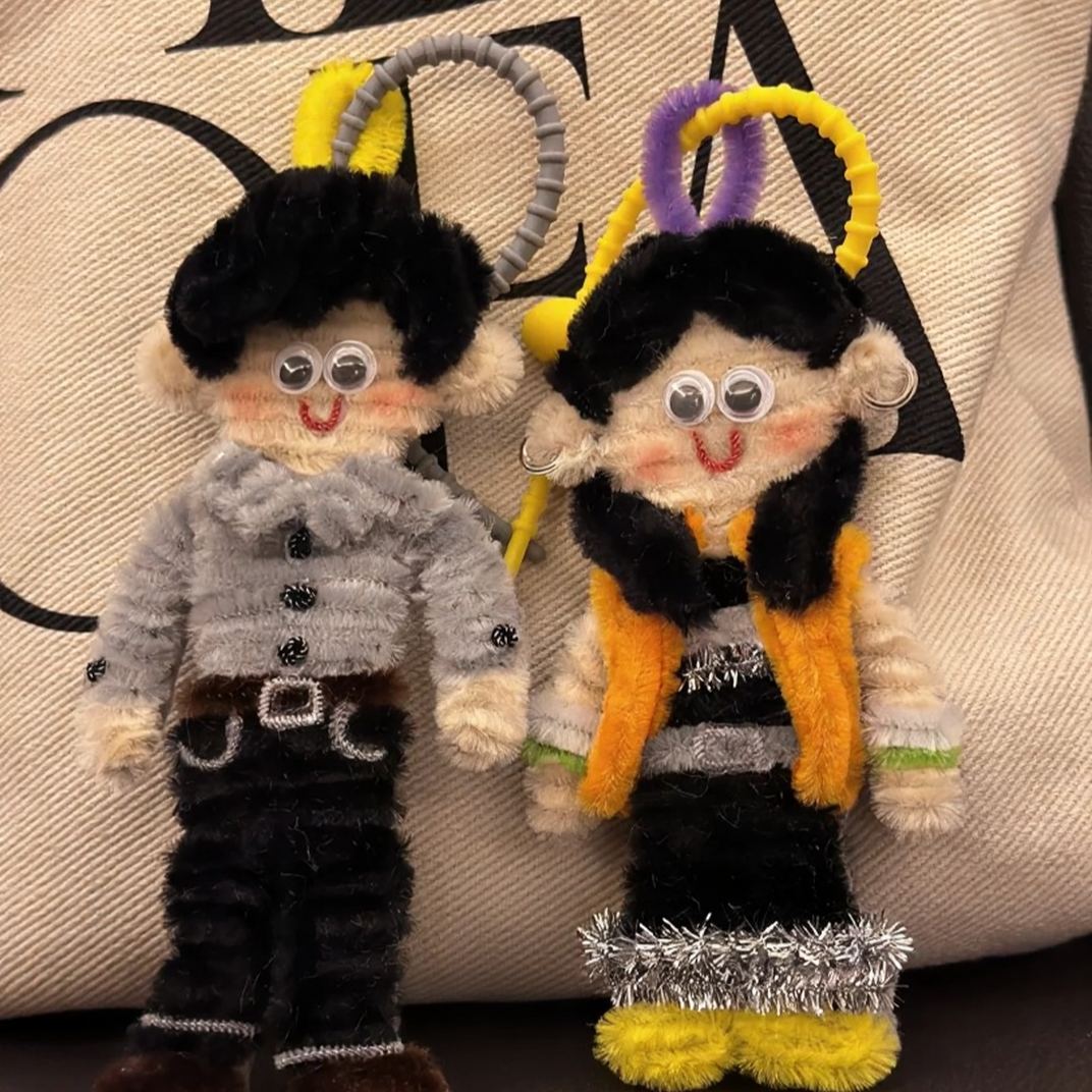 Handgemaakte Sleutelhanger Met Een Gepersonaliseerd Figuurtje, Gebaseerd Op Jouw Foto. - SokkenFoto