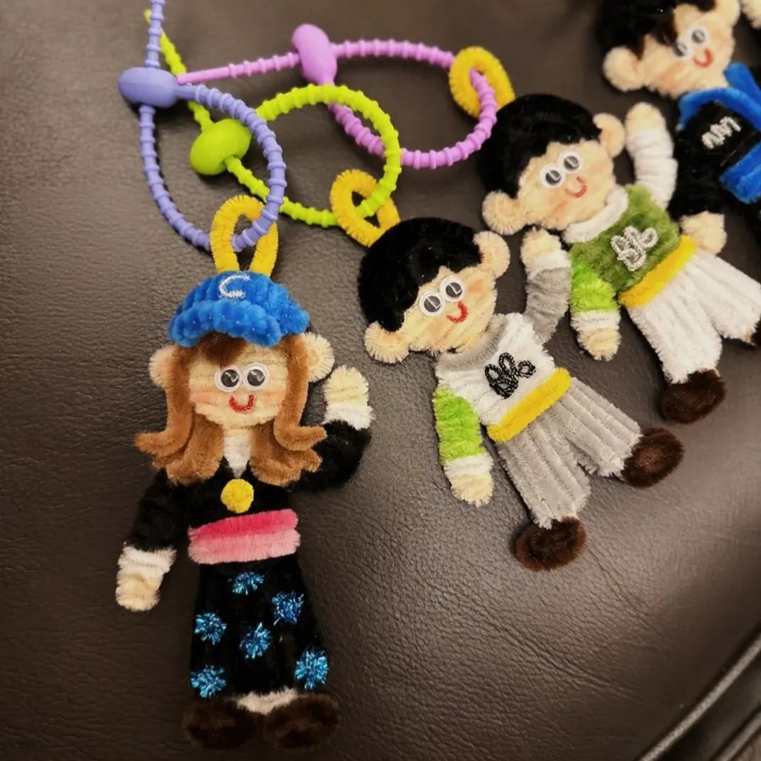 Handgemaakte Sleutelhanger Met Een Gepersonaliseerd Figuurtje, Gebaseerd Op Jouw Foto. - SokkenFoto