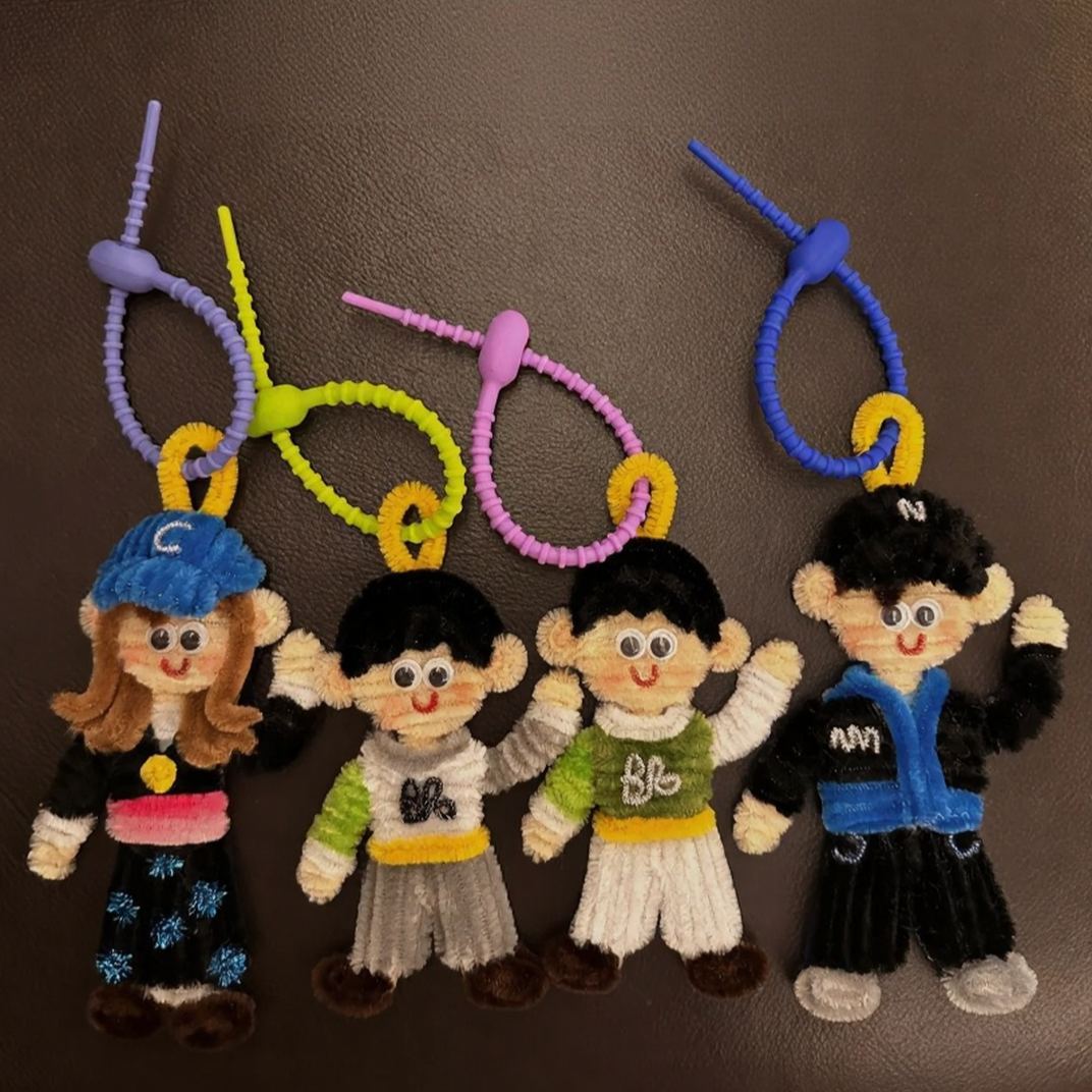 Handgemaakte Sleutelhanger Met Een Gepersonaliseerd Figuurtje, Gebaseerd Op Jouw Foto. - SokkenFoto