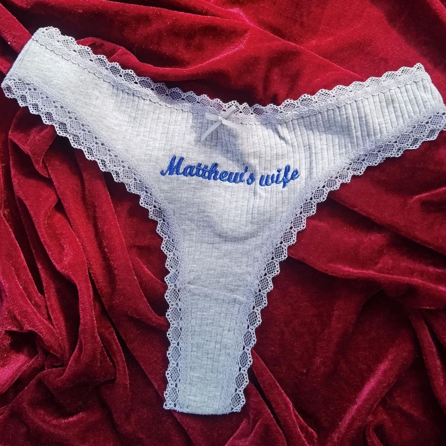 Gepersonaliseerde Katoenen String – Aangepaste Geborduurde Naam, Bruidslingerie, Huwelijkscadeau - SokkenFoto