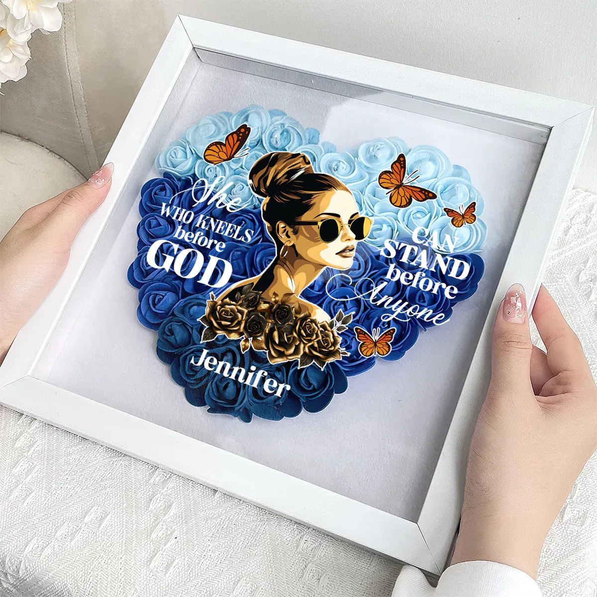 Zij Die Knielt Voor God | Gepersonaliseerde Hartbloem Schaduwdoos - SokkenFoto