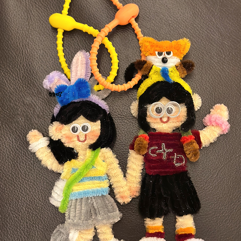 Custom Pipe Cleaner Figurine Keychain – Personalized Gift for Birthday Anniversary Graduation Idol Merch Couple