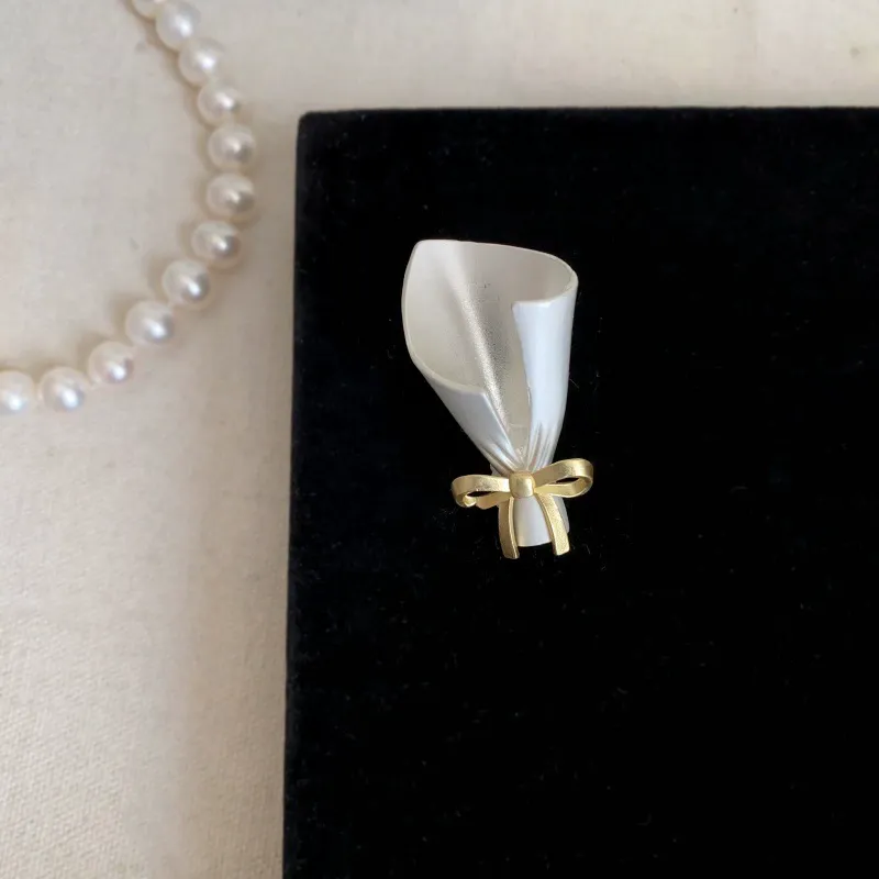 Mini Bouquet Necklace & Brooch Flower Holder Jewelry with Bow Design