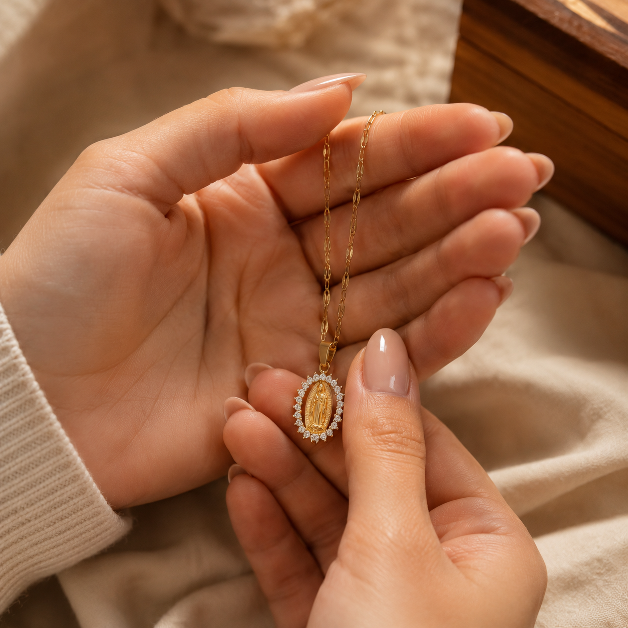Radiant Virgin Mary Halo Pendant Necklace – Faith, Protection & Blessing